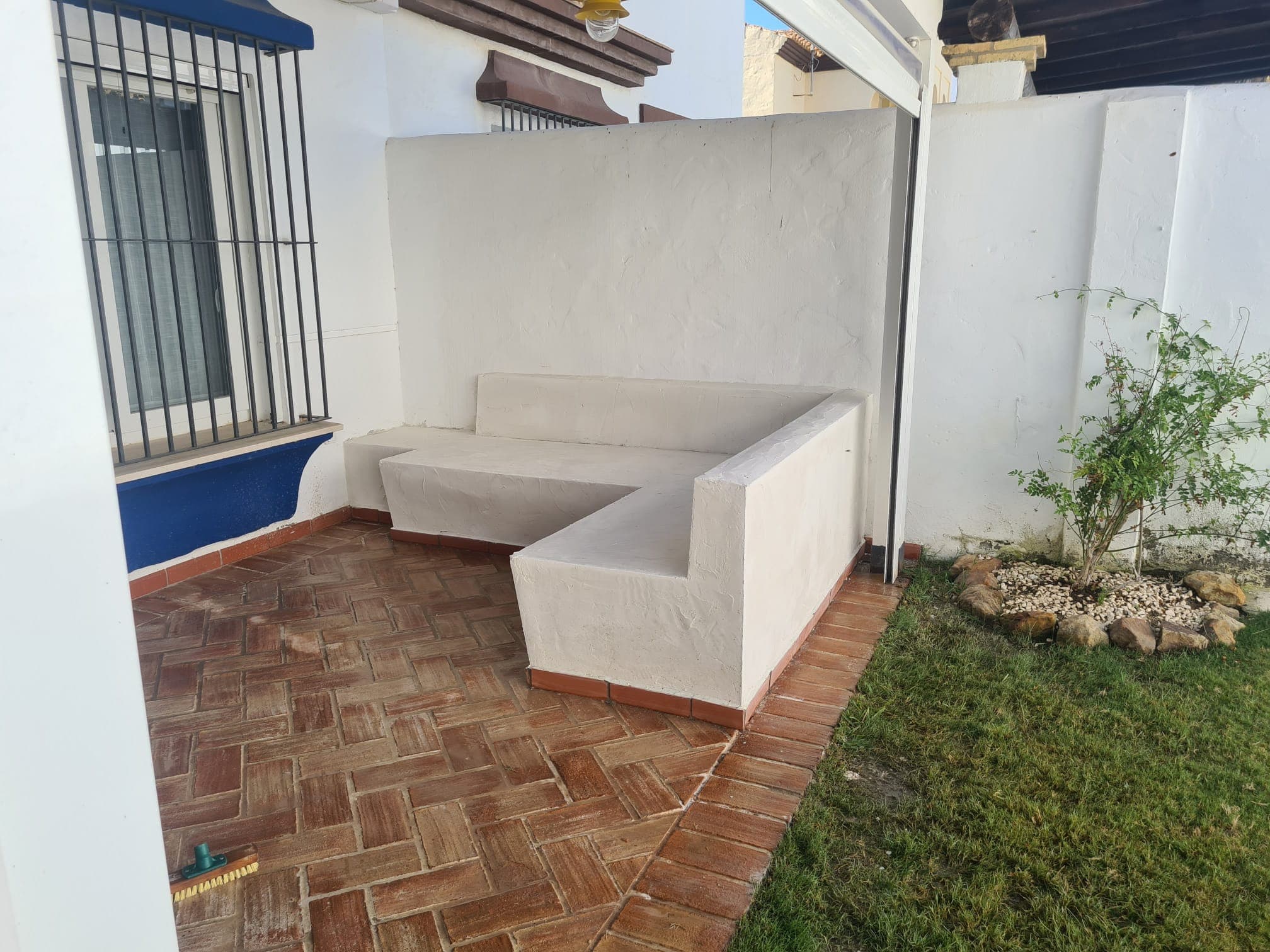 Resultado final de fachada de chalet terminada en Villa del Prado